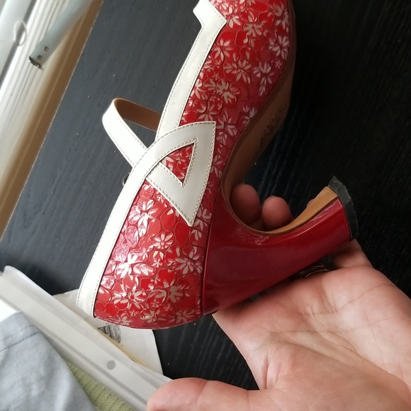 John Fluevog twist to tango Mary Jane Heel size 9.5 red/white - Picture 3 of 8